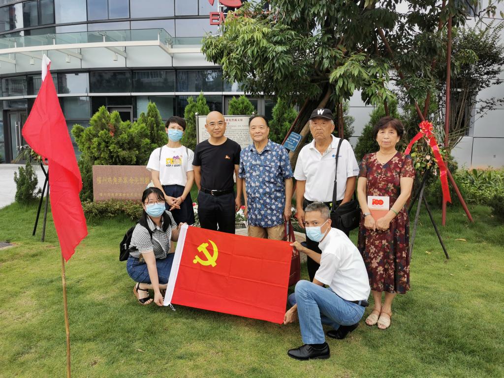 与烈士后人话英雄故事：鸡角弄里缅怀先烈